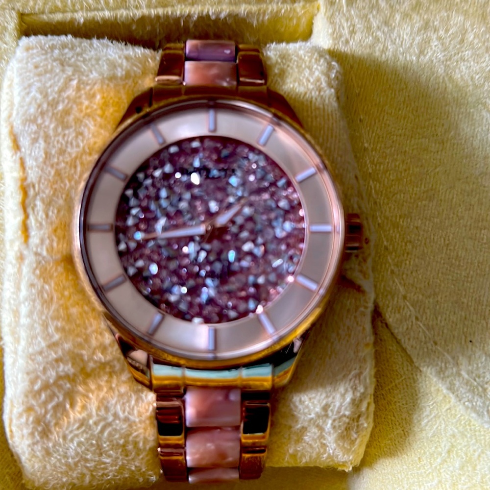 Invocation Women’s Angel Quartz 3 hand Rise Gold dial whatch